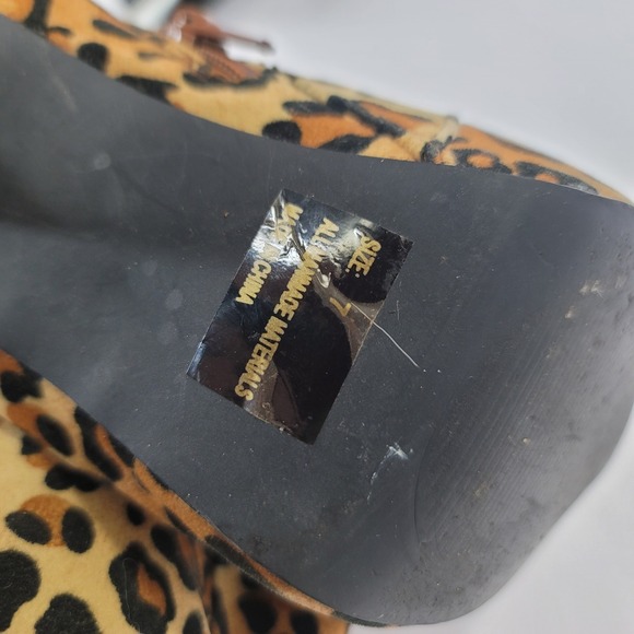 FUSION Womens Leopard Print Dressy Stiletto Button Accent Booties 7 Mobwife Y2K - Picture 8 of 11